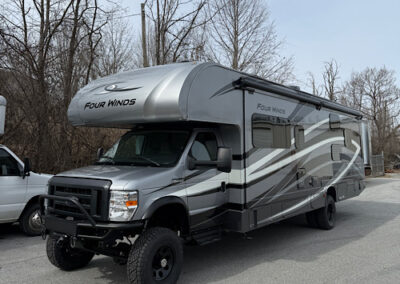 4X4 RV 4WD RV LIFTED RV lifted camper